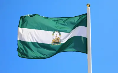 Guía sobre la nueva Obligatoriedad de Desfibriladores en Centros Educativos de Andalucía